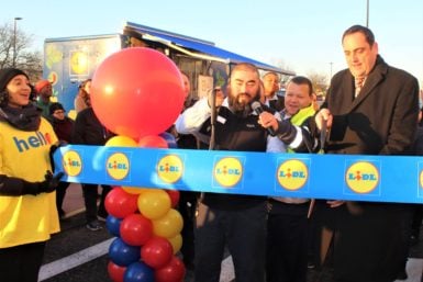 Cutting the ribbon to open the Lidl store